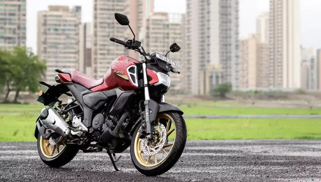 Yamaha FZS FI V4 आ गई है blutooth कनेक्टिविटी फिचर्स के साथ और भी शानदार। Yamaha FZS FI V4 आ गई है blutooth कनेक्टिविटी फिचर्स के साथ और भी शानदार।