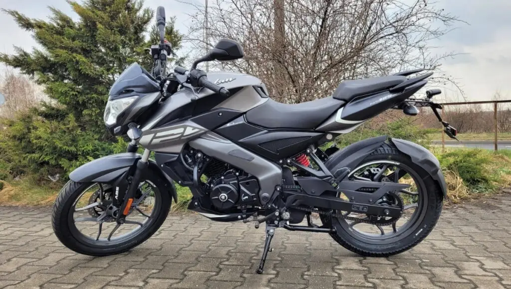 Bajaj Pulsar NS125 price: स्टाइलिश लुक, दमदार इंजन के साथ पल्सर ने की वापसी। Bajaj Pulsar NS125 price: स्टाइलिश लुक, दमदार इंजन के साथ पल्सर ने की वापसी।