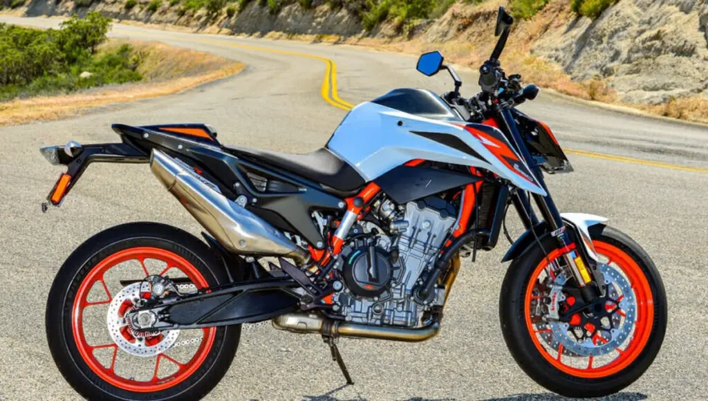 KTM 890 Duke R : पावरफुल इंजन और दमदार पावर के साथ सड़को पर दौड़ेंगी नई बाइक। KTM 890 Duke R : पावरफुल इंजन और दमदार पावर के साथ सड़को पर दौड़ेंगी नई बाइक।