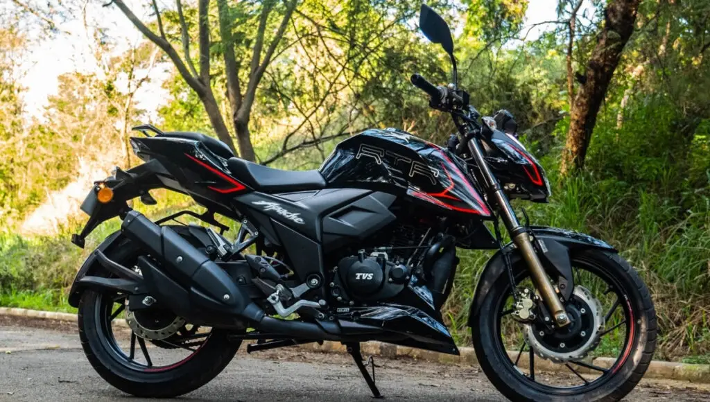 TVS Apache RTR 200 4V : जबरदस्त परफॉमेंस और शानदार लुक के साथ वापसी। TVS Apache RTR 200 4V : जबरदस्त परफॉमेंस और शानदार लुक के साथ वापसी।