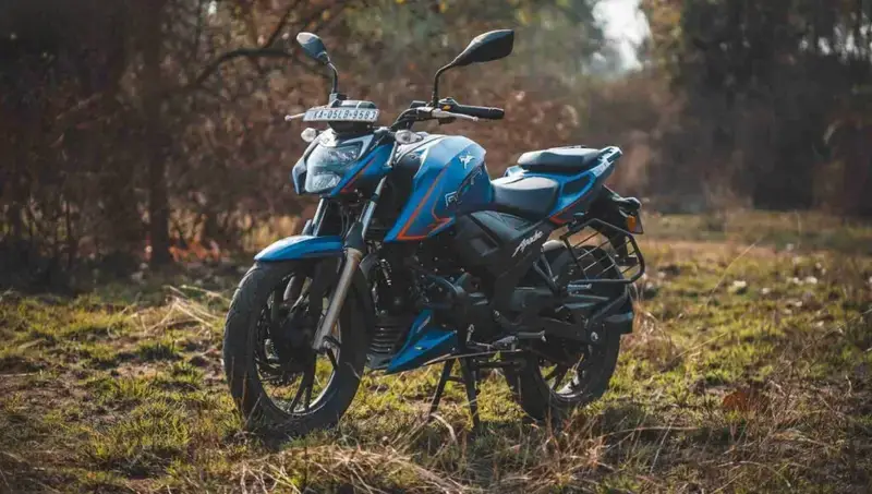 TVS Apache RTR 200 4V: 1.52 लाख रुपए में घर ले आए शानदार इंजन वाली बाइक। TVS Apache RTR 200 4V: 1.52 लाख रुपए में घर ले आए शानदार इंजन वाली बाइक।