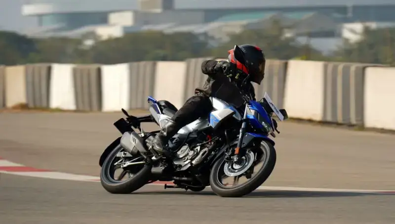Hero Xtreme 125R: 124.7सीसी इंजन के साथ घर ले आए यह बेहतर बाइक। Hero Xtreme 125R: 124.7सीसी इंजन के साथ घर ले आए यह बेहतर बाइक।