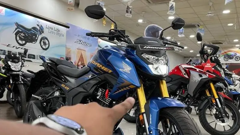 Honda Hornet 2.0 Sport bike मिल रही है 180cc के साथ।