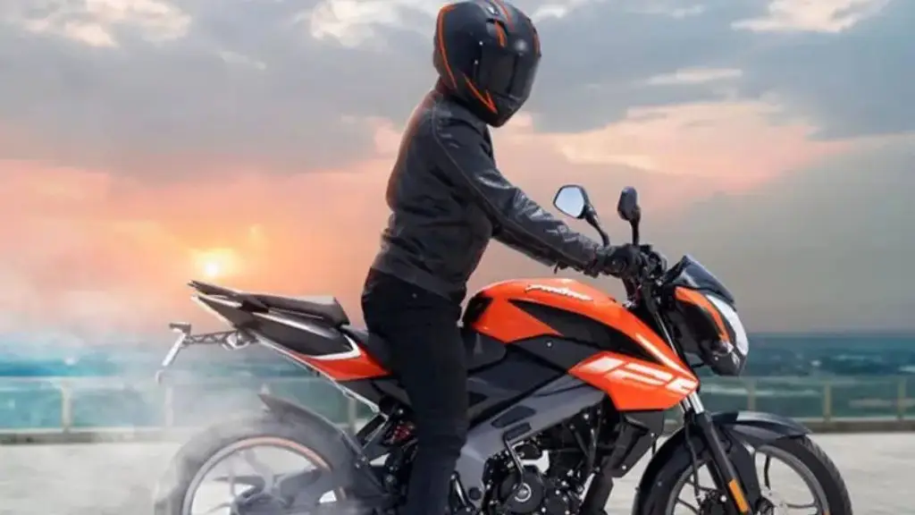 Bajaj Pulsar NS125: पल्सर को 1.05 लाख रुपए देकर ले आए घर, मिलते है खास फिचर्स भी। Bajaj Pulsar NS125: पल्सर को 1.05 लाख रुपए देकर ले आए घर, मिलते है खास फिचर्स भी।