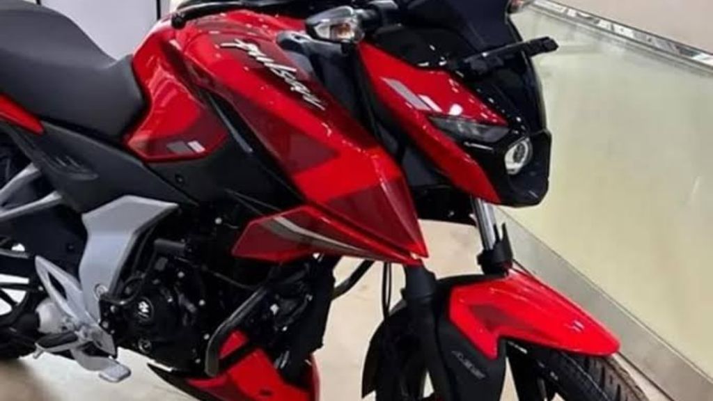 Pulsar N150 दमदार इंजन के साथ देंगी 40kmpl का माइलेज।