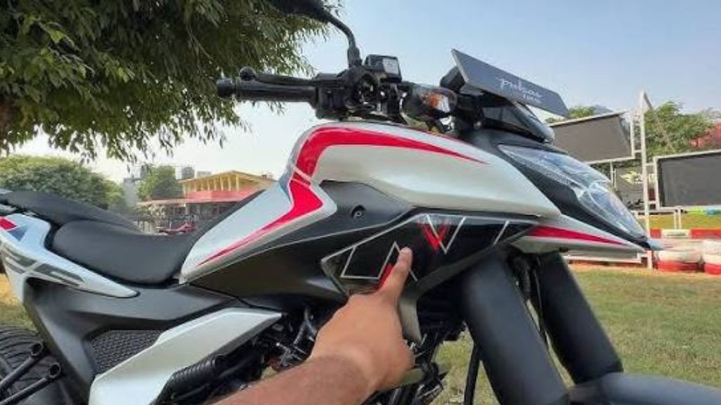60 kmpl के माइलेज के साथ Bajaj Pulsar N125 आई है नए अवतार के साथ।