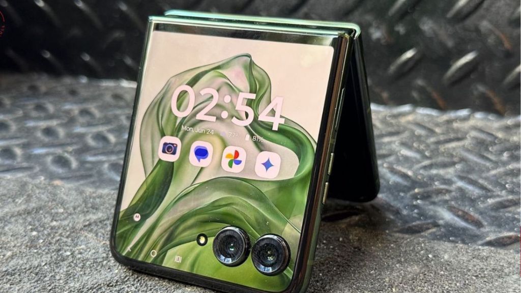 MOTOROLA Razr 60 Phone with 8GB RAM