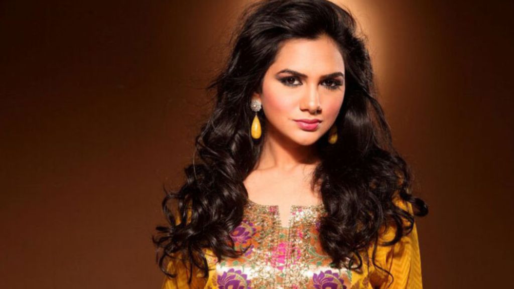 akanksha chamola net worth