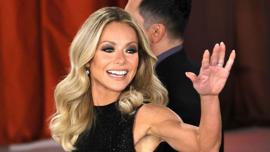 kelly ripa net worth