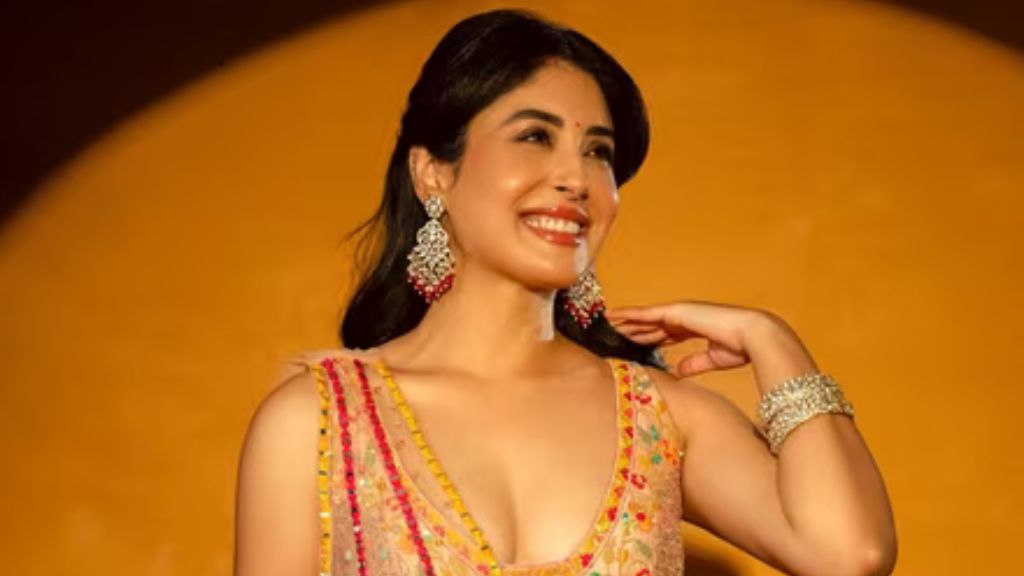 kritika kamra net worth