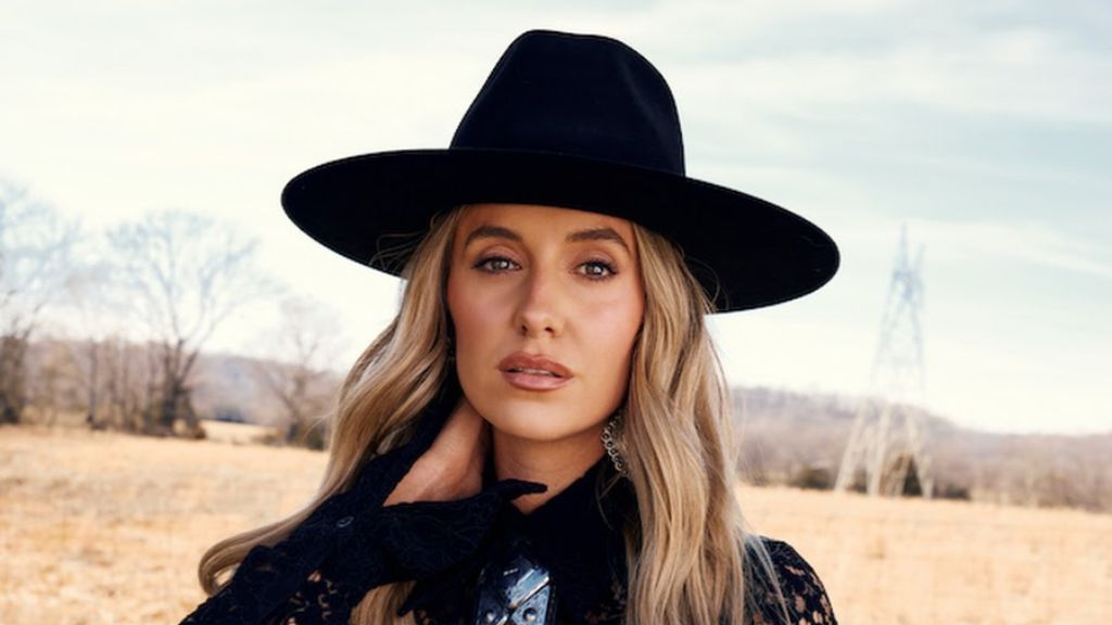 lainey wilson bikini